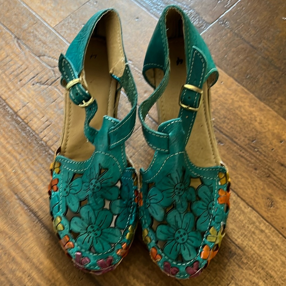 Central American traditional Medium heels